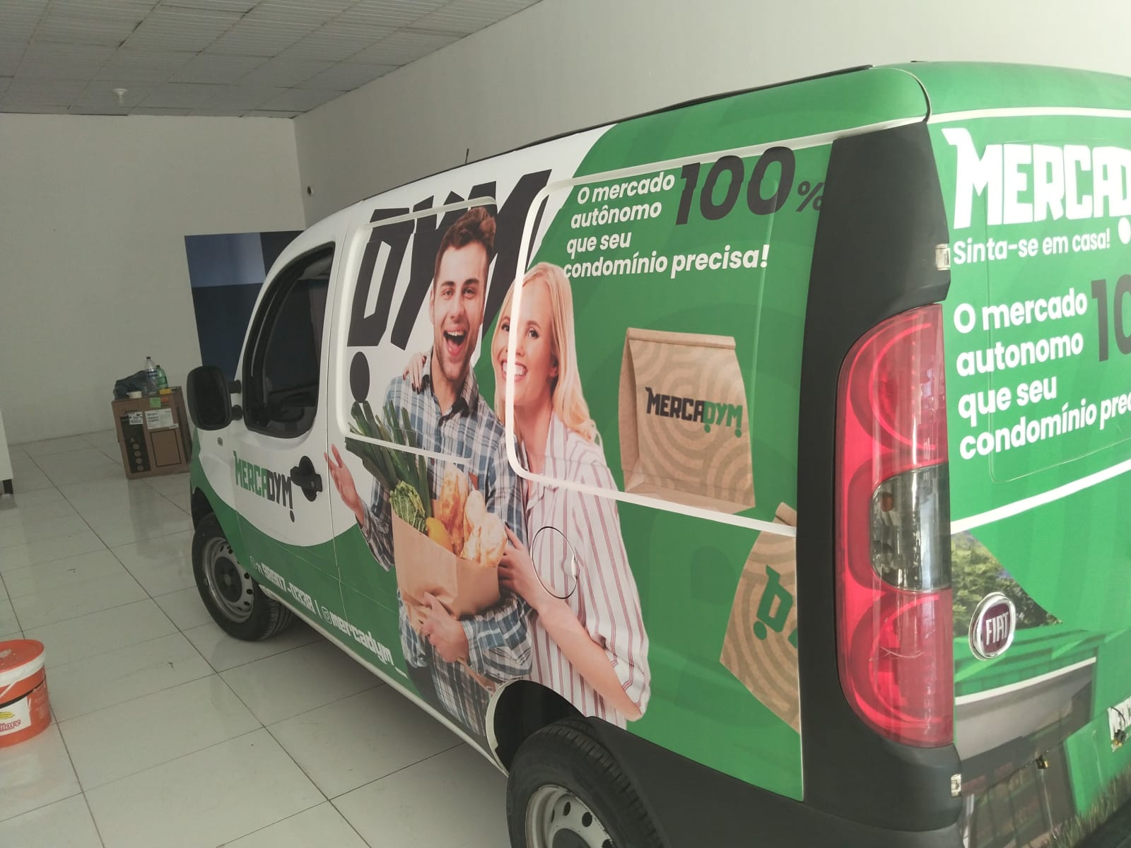 Van envelopada do mercado autônomo Mercadym